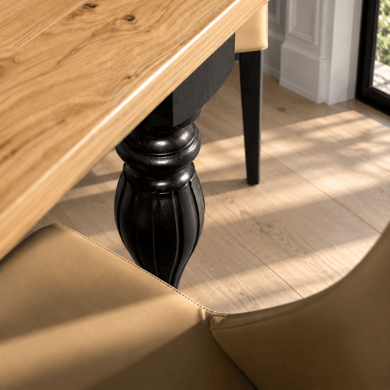 Oak Cylia Dining Table